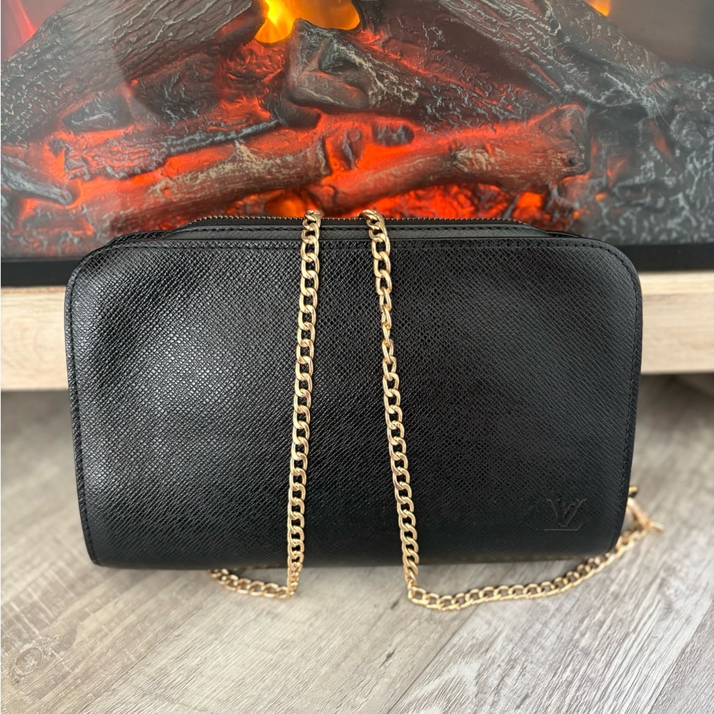 Authentic Louis Vuitton taiga clutch crossbody purse handbag black green vintage
